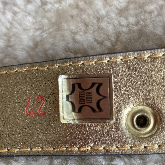 Mondi vintage gorgeous blue suede shoulder bag with matching belt.Made in Italy. - Picture 9 of 11